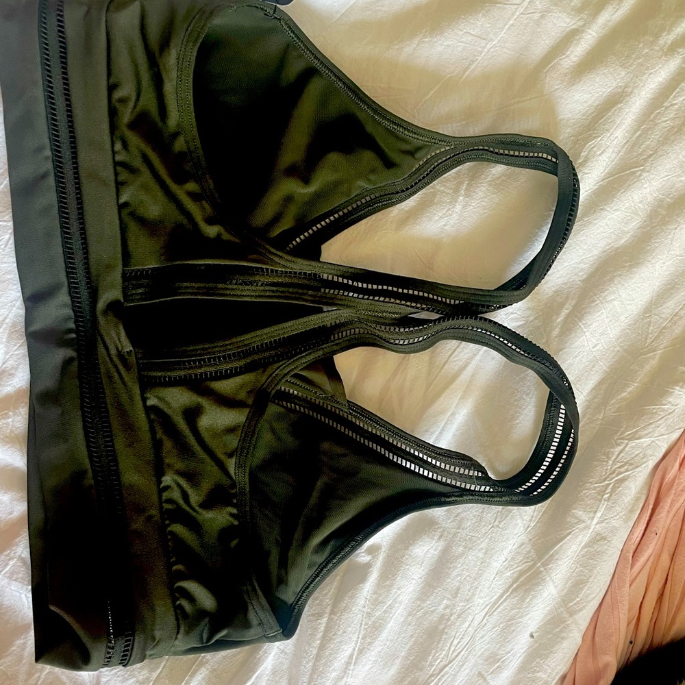 NWT VICTORIA SECRET SPORTS BRA SIZE MED